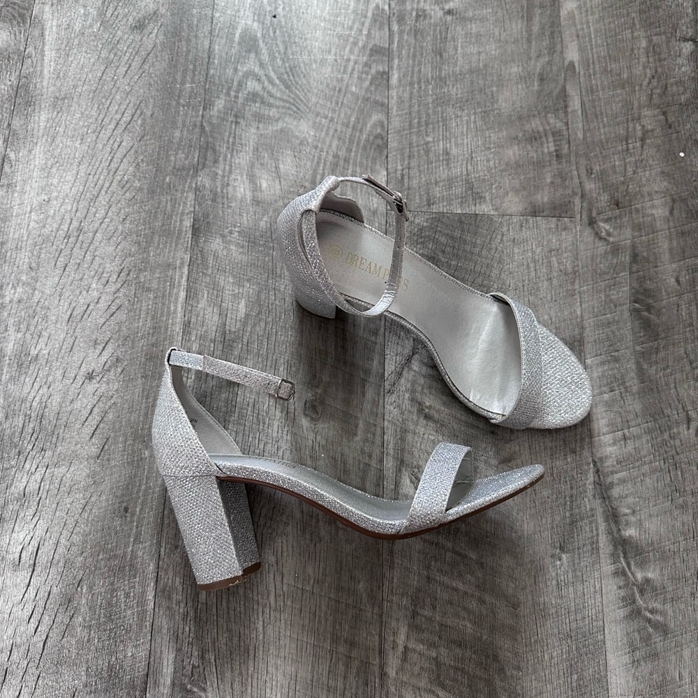 Dream Pairs Ankle Strap Silver Shining Chunky Heels Sandals Size 8
